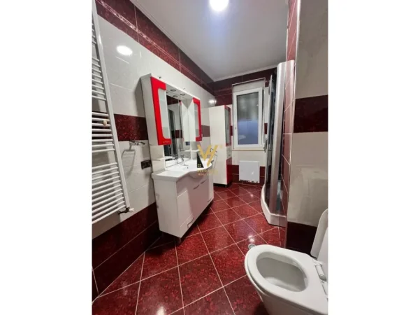 Tirane, jepet me qera apartament 2+1+Ballkon Kati 7, 100 m² 720 €