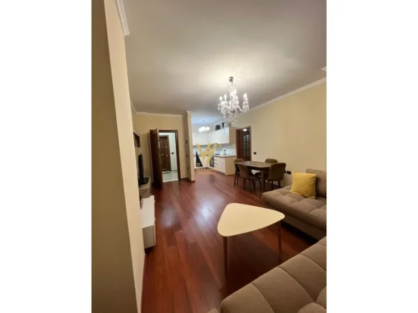 Tirane, jepet me qera apartament 2+1+Ballkon Kati 7, 100 m² 720 €