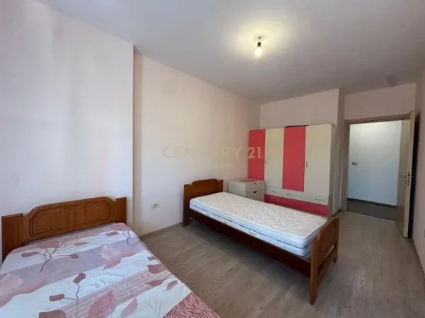 Tirane, jepet me qera apartament 2+1 Kati 7, 480 € (yzberisht)
