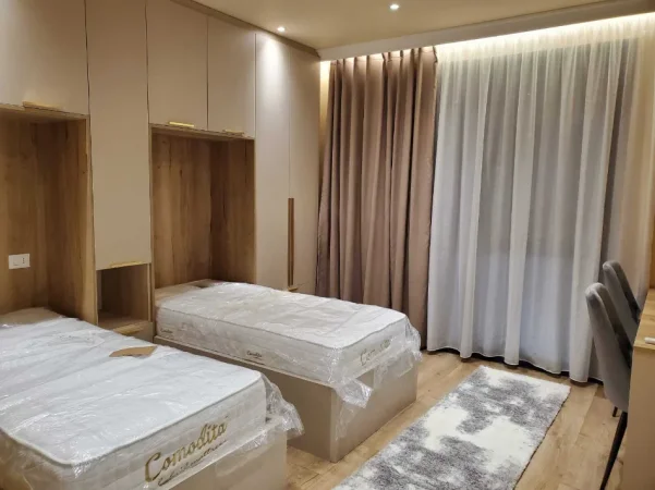 Tirane, jepet me qera apartament 2+1 Kati 2, 120 m² 1.500 € (Rruga Liqeni i Thate)