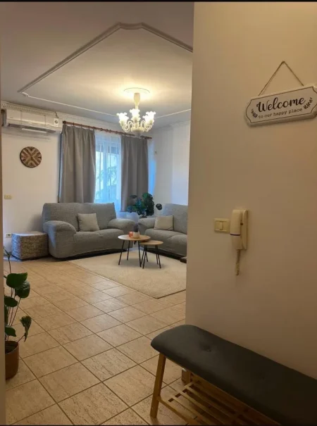Tirane, jepet me qera apartament 1+1 Kati 3, 70 m² 690 € (Qender, Sheshi Skenderbeu)