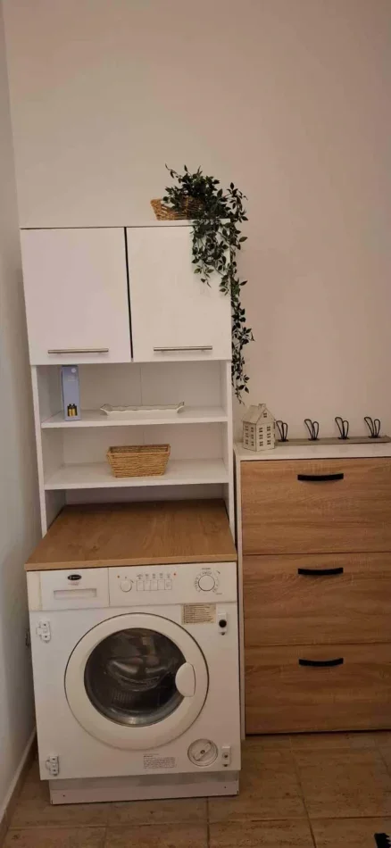 Tirane, jepet me qera apartament 1+1 Kati 3, 70 m² 690 € (Qender, Sheshi Skenderbeu)
