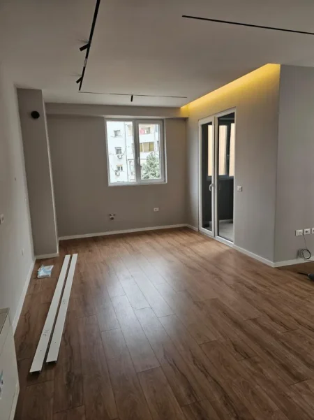 Tirane, jepet me qera apartament 2+1 Kati 8, 107 m² 1.200 € (Komuna e Parisit)