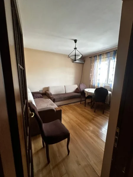 Tirane, jepet me qera apartament 2+1 Kati 3, 96 m² 500 € (Rruga Kongresi i Manastirit)