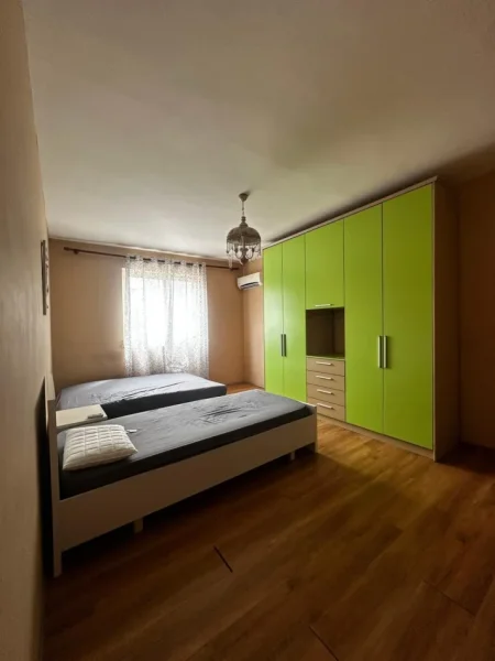 Tirane, jepet me qera apartament 2+1 Kati 3, 96 m² 500 € (Rruga Kongresi i Manastirit)