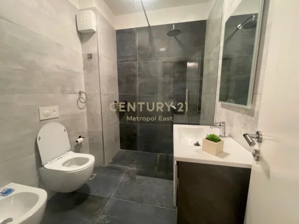 Tirane, jepet me qera apartament 1+1 Kati 9, 112 m² 750 €
