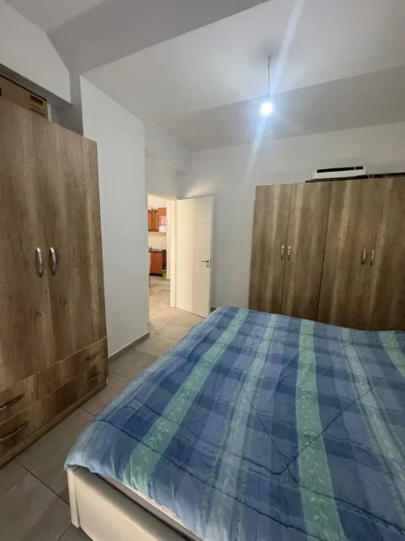 Tirane, jepet me qera apartament 1+1 Kati 1, 70 m², Brryli, Cmimi: 50.000 Leke