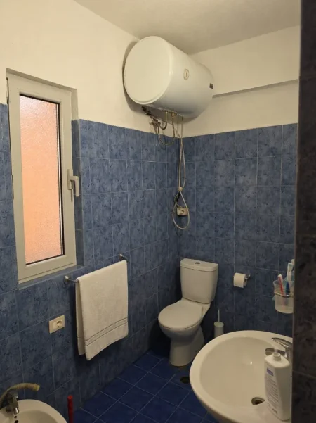 Tirane, jepet me qera apartament 1+1 Kati 1, 40 m² 300 € (qytet studenti)