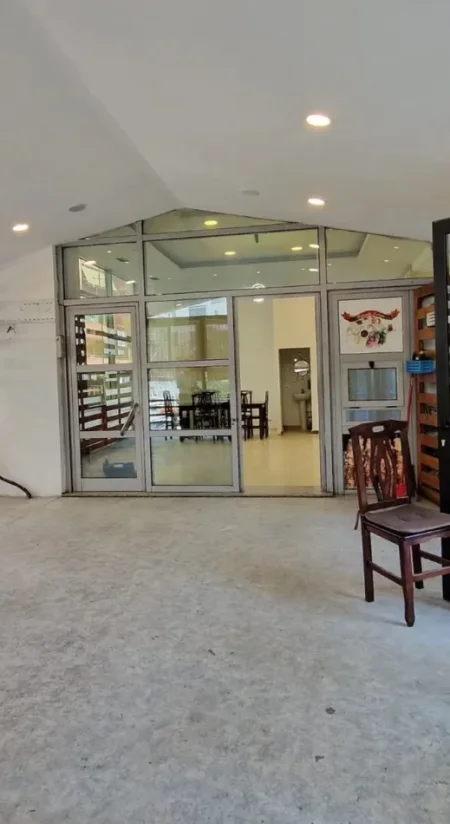 Tirane, jepet me qera zyre Kati 0, 102 m² 950 € (ZOGU I ZI)