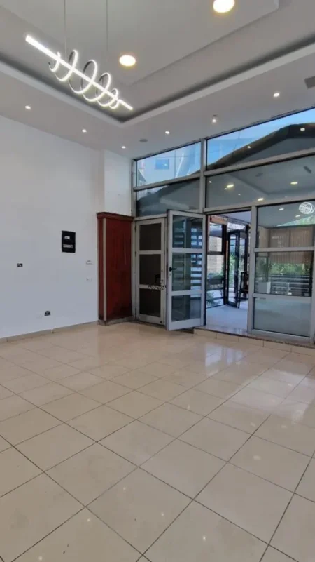 Tirane, jepet me qera zyre Kati 0, 102 m² 950 € (ZOGU I ZI)