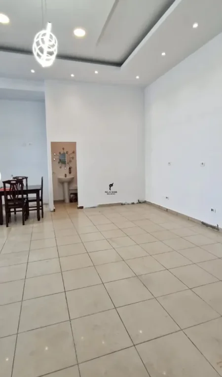 Tirane, jepet me qera zyre Kati 0, 102 m² 950 € (ZOGU I ZI)