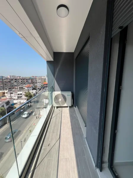 Tirane, jepet me qera apartament 1+1 Kati 5, 70 m² 600 € (Don Bosko)