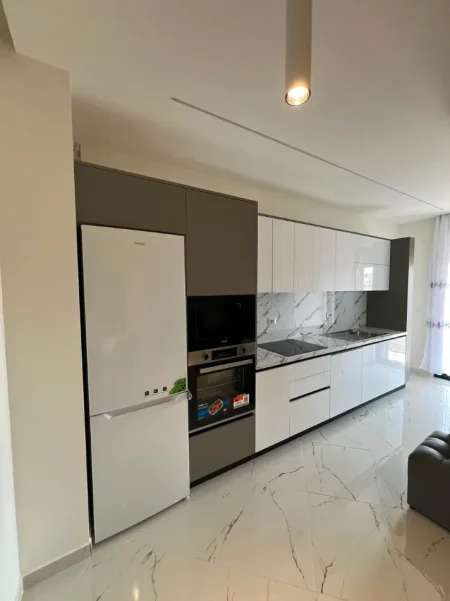 Tirane, jepet me qera apartament 1+1 Kati 5, 70 m² 600 € (Don Bosko)