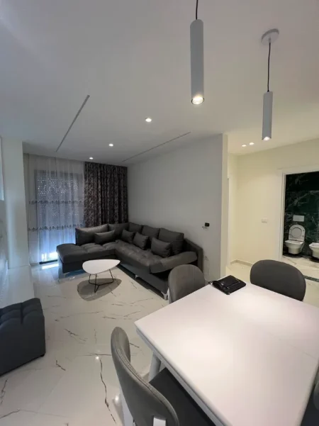 Tirane, jepet me qera apartament 1+1 Kati 5, 70 m² 600 € (Don Bosko)