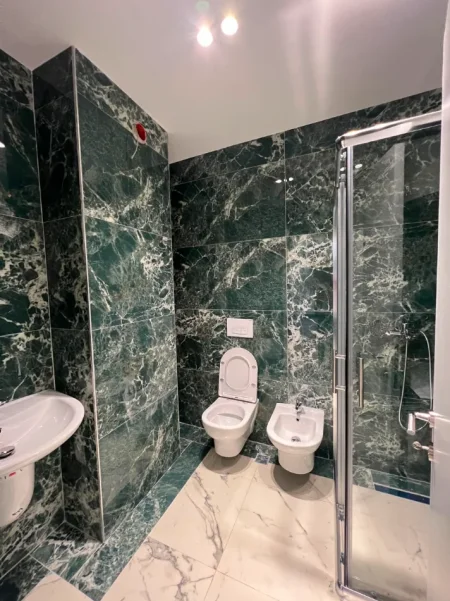 Tirane, jepet me qera apartament 1+1 Kati 5, 70 m² 600 € (Don Bosko)
