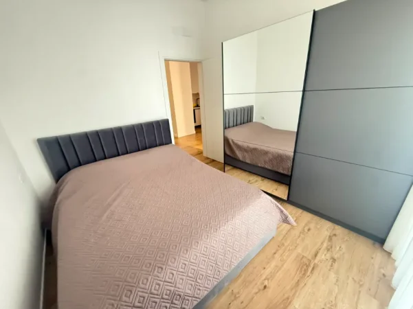 Tirane, jepet me qera apartament 1+1 Kati 8, 60 m² 587 € (Rruga 5 Maji)