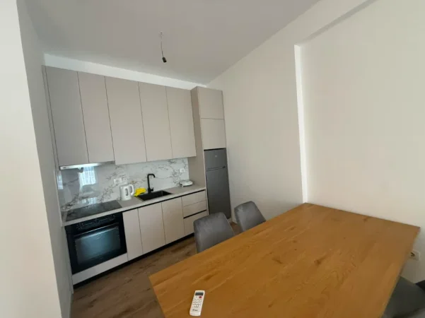 Tirane, jepet me qera apartament 1+1 Kati 8, 60 m² 587 € (Rruga 5 Maji)