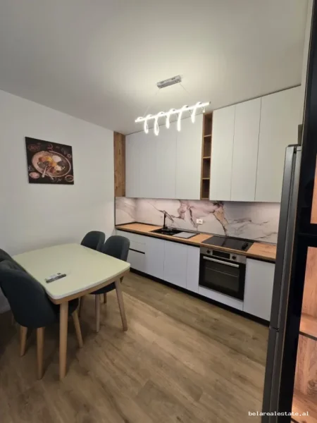 Tirane, jepet me qera apartament 1+1 Kati 3, 74 m² 480 €