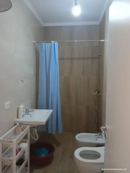 Tirane, jepet me qera 1+1 Kati 9, 60 m² 500 € (Don Bosco)