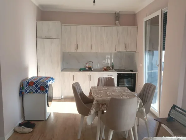 Tirane, jepet me qera 1+1 Kati 9, 60 m² 500 € (Don Bosco)
