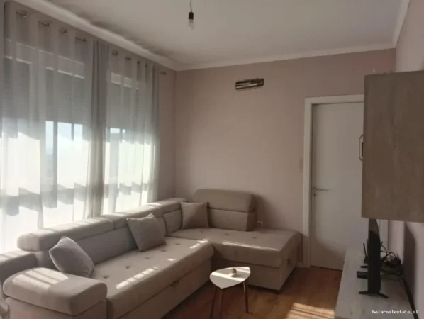 Tirane, jepet me qera 1+1 Kati 9, 60 m² 500 € (Don Bosco)
