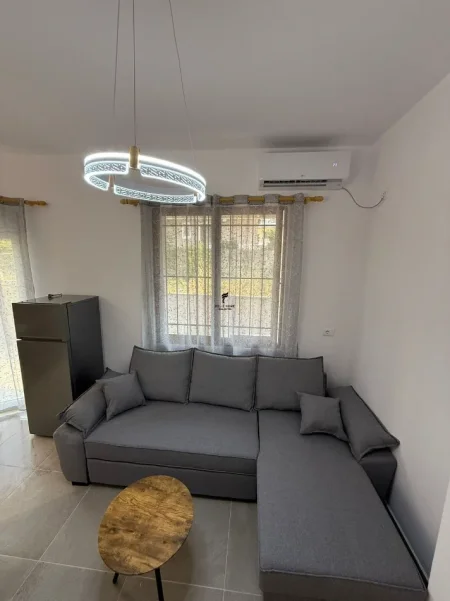 Tirane, jepet me qera apartament 1+1 Kati 1, 65 m² 520 € (SELITE)