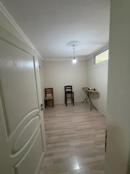 Tirane, jepet me qera apartament 2+1 Kati 2, 500 € (Rruga Ali demi)