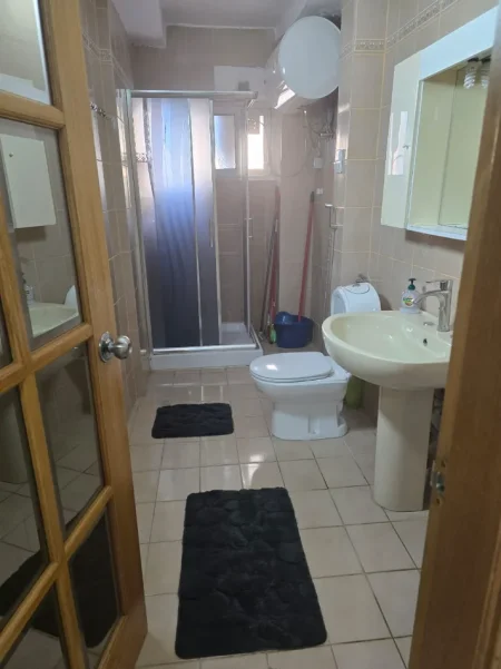 Tirane, jepet me qera apartament 2+1 Kati 4, 95 m² 600 € (Qender, tek 9kateshet)