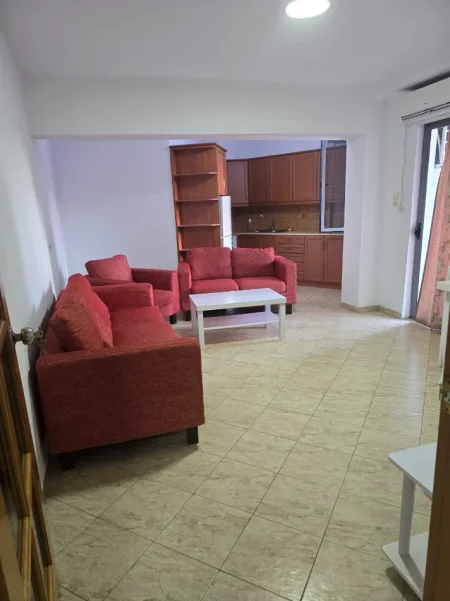 Tirane, jepet me qera apartament 2+1 Kati 4, 95 m² 600 € (Qender, tek 9kateshet)