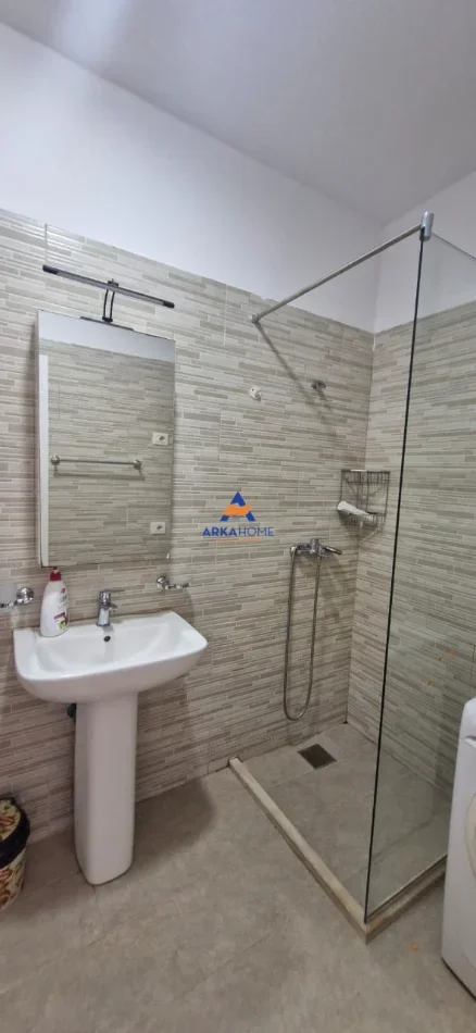 Tirane, jepet me qera apartament 1+1+Ballkon Kati 2, 74 m² 537 € 