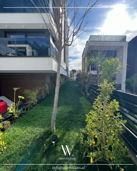 Durres, shitet Vile 4+1 , 330 m² 