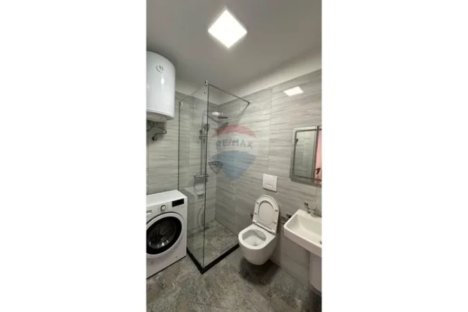Tirane, jepet me qera apartament 1+1+Ballkon , 65 m² 65.000 € (Shkolla e Kuqe)