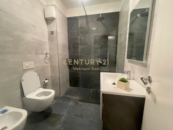 Tirane, jepet me qera apartament 2+1 Kati 9, 112 m² 750 € 