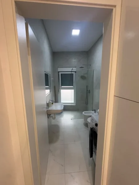 Tirane, jepet me qera apartament 1+1 Kati 3, 75 m² 500 € (Kompleksi Kadiu)