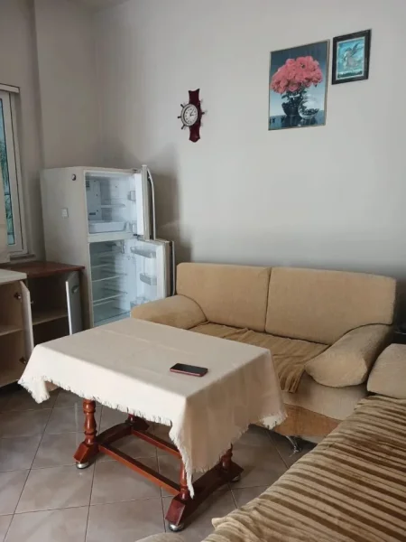 Tirane, jepet me qera apartament 1+1 Kati 2, 55 m² 300 € (Rruga Oso Kuka)
