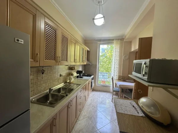Tirane, jepet me qera apartament 1+1+Ballkon Kati 4, 70 m² 500 € (Rruga Dritan Hoxha)
