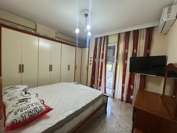Tirane, jepet me qera apartament 1+1+Ballkon Kati 4, 70 m² 500 € (Rruga Dritan Hoxha)