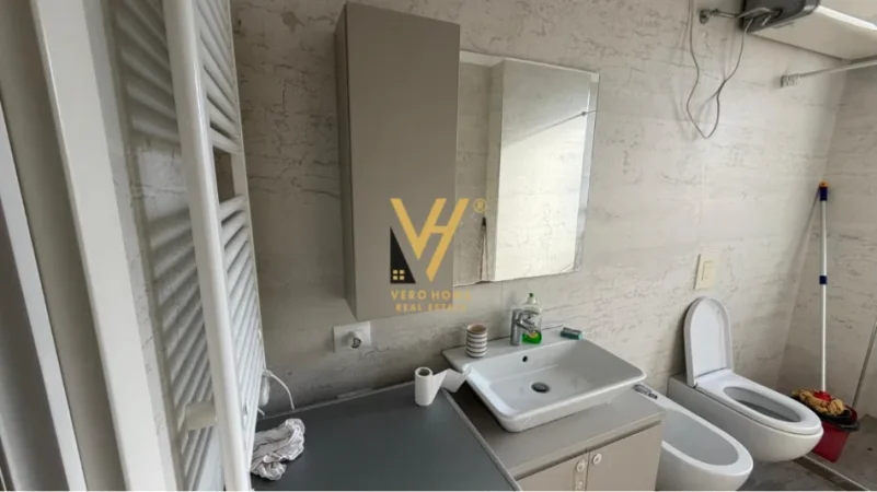 Tirane, jepet me qera apartament 2+1+Ballkon Kati 4, 80 m² 670 € (LIQENI THATE)