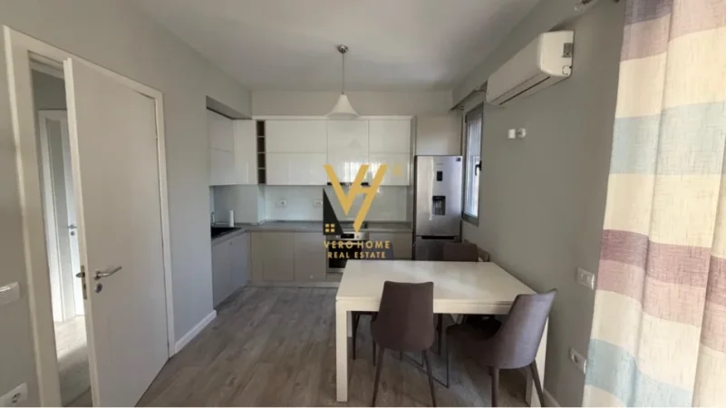 Tirane, jepet me qera apartament 2+1+Ballkon Kati 4, 80 m² 670 € (LIQENI THATE)