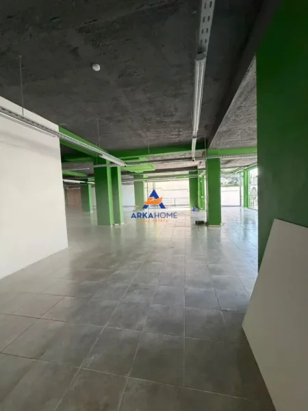 Tirane, jepet me qera ambjent biznesi Kati 0, 90 m² 1.020 € 