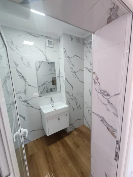 Tirane, shitet apartament 1+1 Kati 4, 40 m² 122.000 € (Shkolla Kuqe)
