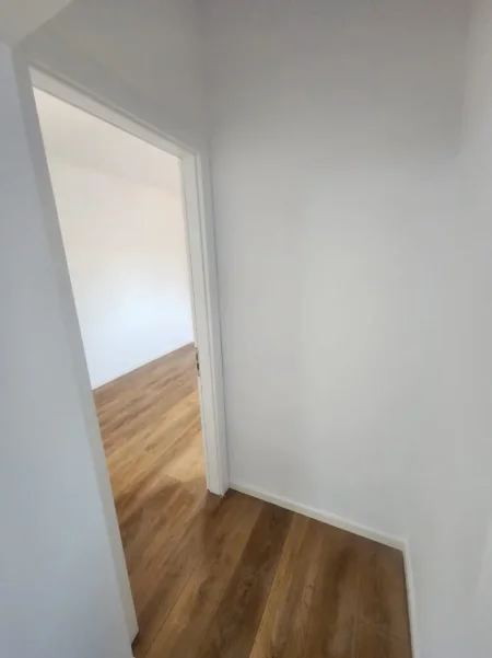 Tirane, shitet apartament 1+1 Kati 4, 40 m² 122.000 € (Shkolla Kuqe)