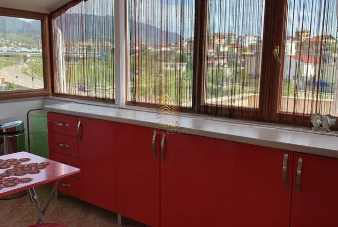 Tirane, jepet me qera apartament 2+1+Ballkon Kati 3, 80 m² 380 € (Rrethrrotullimi i Ali Demit)