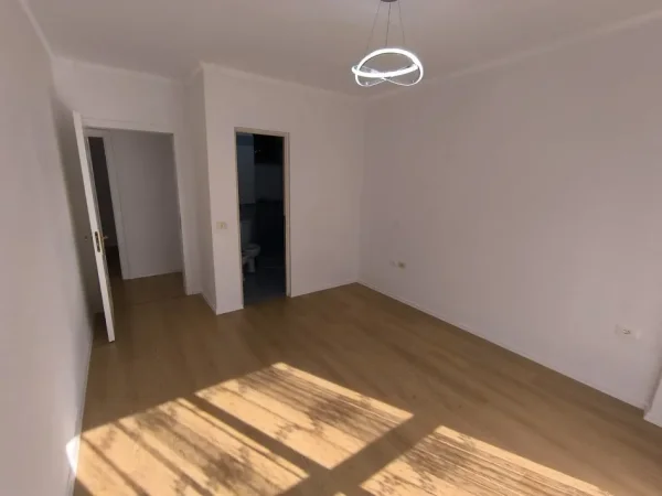Shqiperi, shitet apartament 2+1+Ballkon Kati 2, 78 m² 130.000 € (Rruga Muhamet Deliu)