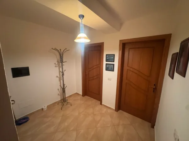Kavaje, shitet apartament 2+1+Aneks+Ballkon Kati 3, 73 m² (Lagja Sharrë n.4, Rruga e stacionit të trenit)