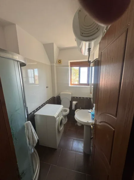 Kavaje, shitet apartament 2+1+Aneks+Ballkon Kati 3, 73 m² (Lagja Sharrë n.4, Rruga e stacionit të trenit)