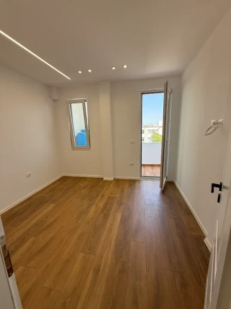 Tirane, shitet apartament 2+1+Ballkon Kati 4, 64 m² 168.000 €