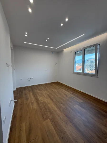 Tirane, shitet apartament 2+1+Ballkon Kati 4, 64 m² 168.000 €