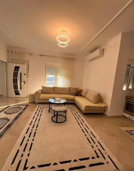Tirane, jepet me qera apartament 2+1+Ballkon Kati 3, 120 m² 500 € (Rruga sanatoriumit)