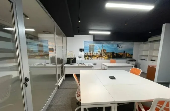 Tirane, jepet me qera ambjent biznesi Kati 2, 190 m² 1.100 € (Pazari i ri)